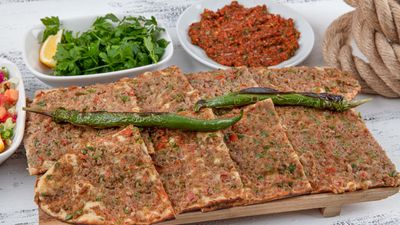 Ovalı Etli Ekmek