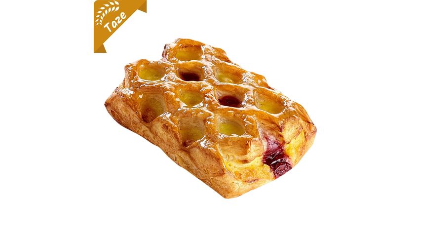 La Lorraine Raspberry Cream Bun 60 g